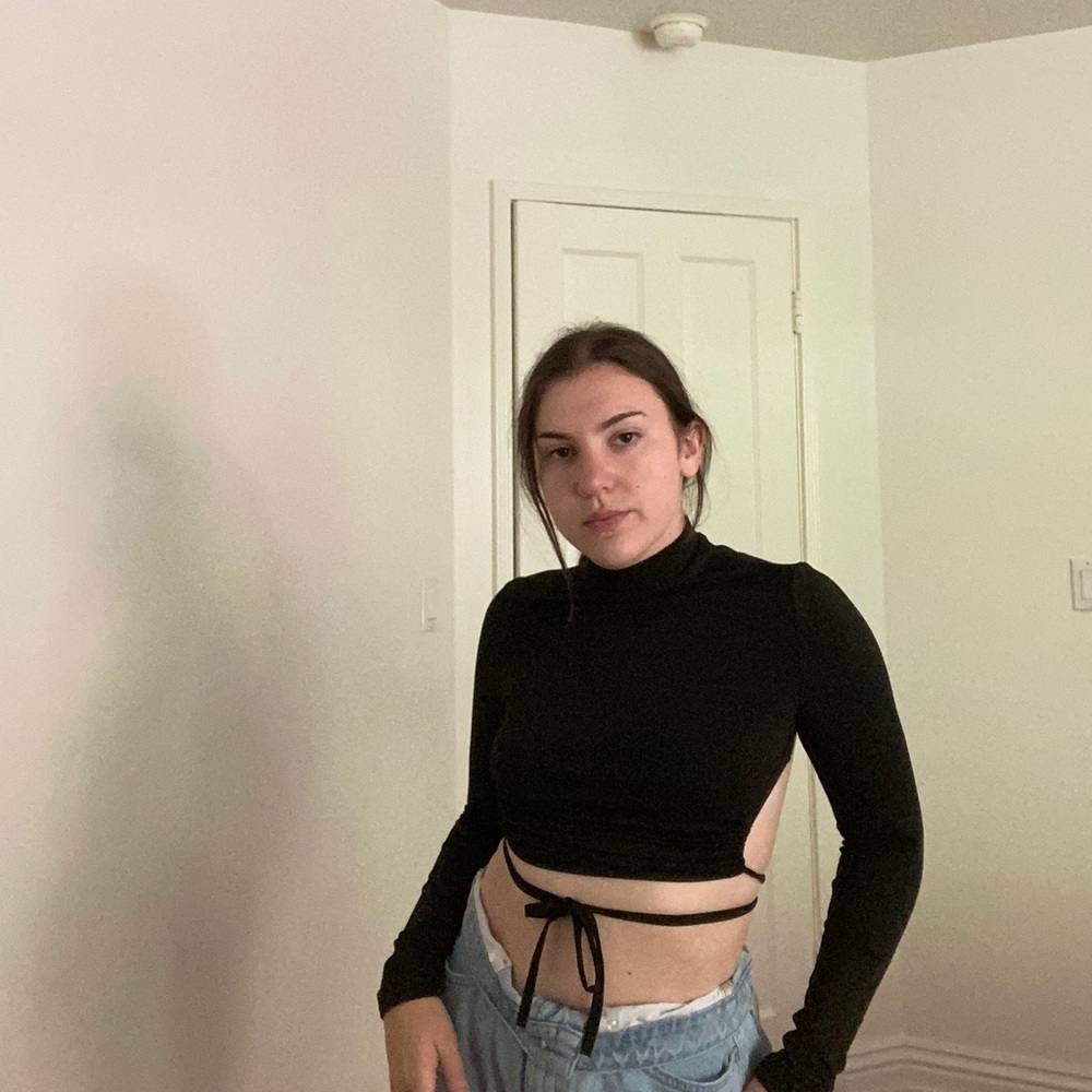 black backless top